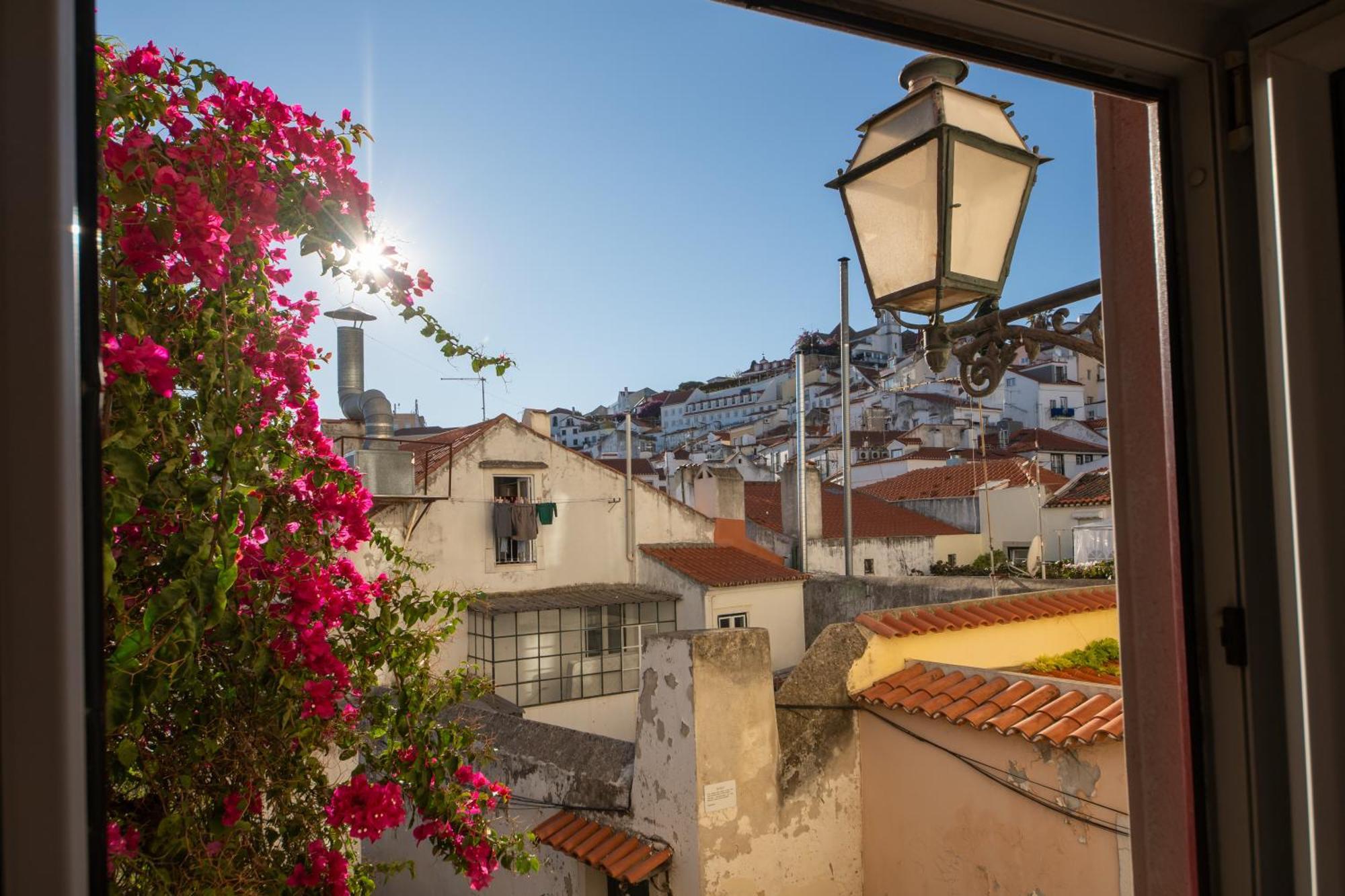 Alfama, The Heart Of Fado - Minutes From Tram 28 * Lissabon