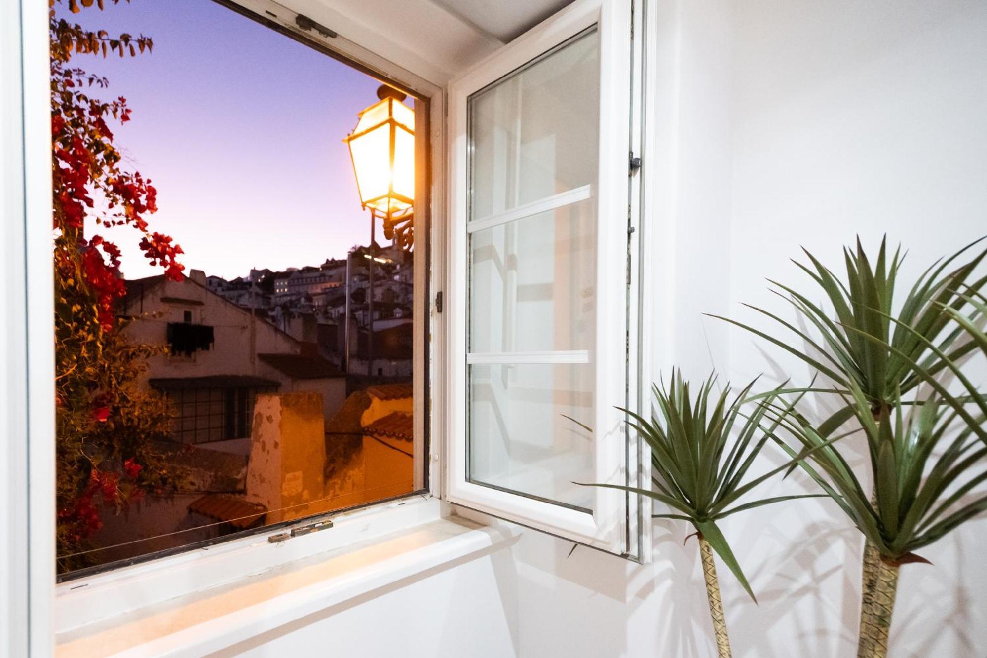 Alfama, The Heart Of Fado - Minutes From Tram 28 Appartement *